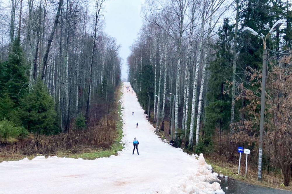 В СОЛК им. Г.А. Кулаковой открыта трасса со снегом длиной 2,5 км 
