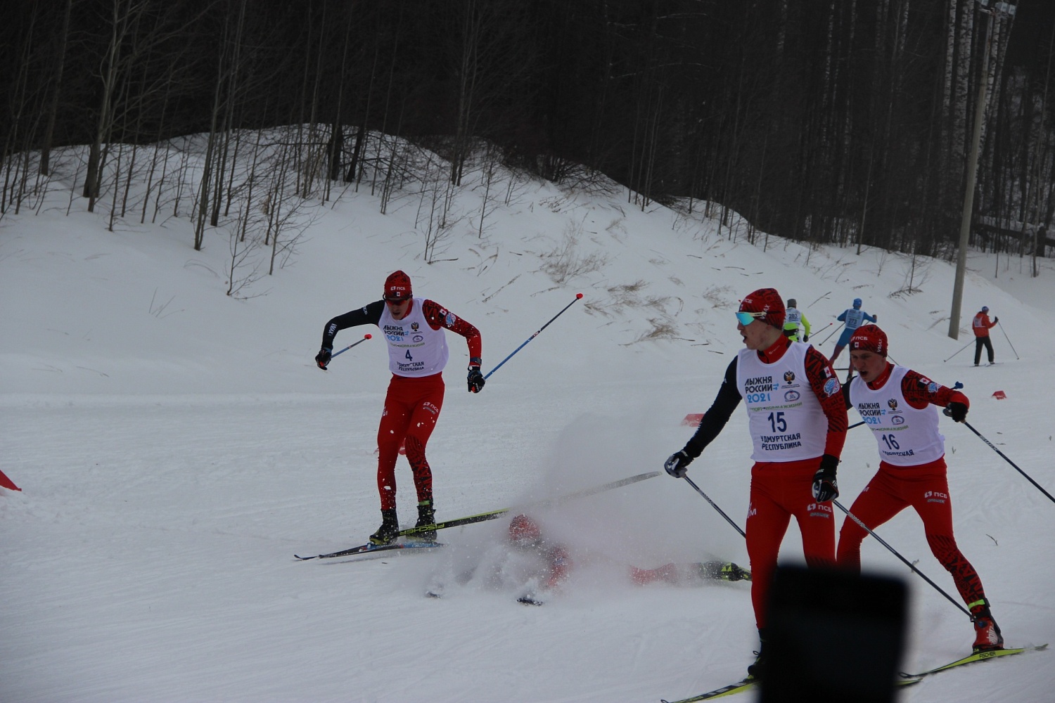 "Лыжня России" в этом году запомнилась нешуточной борьбой в финале у мужчин
