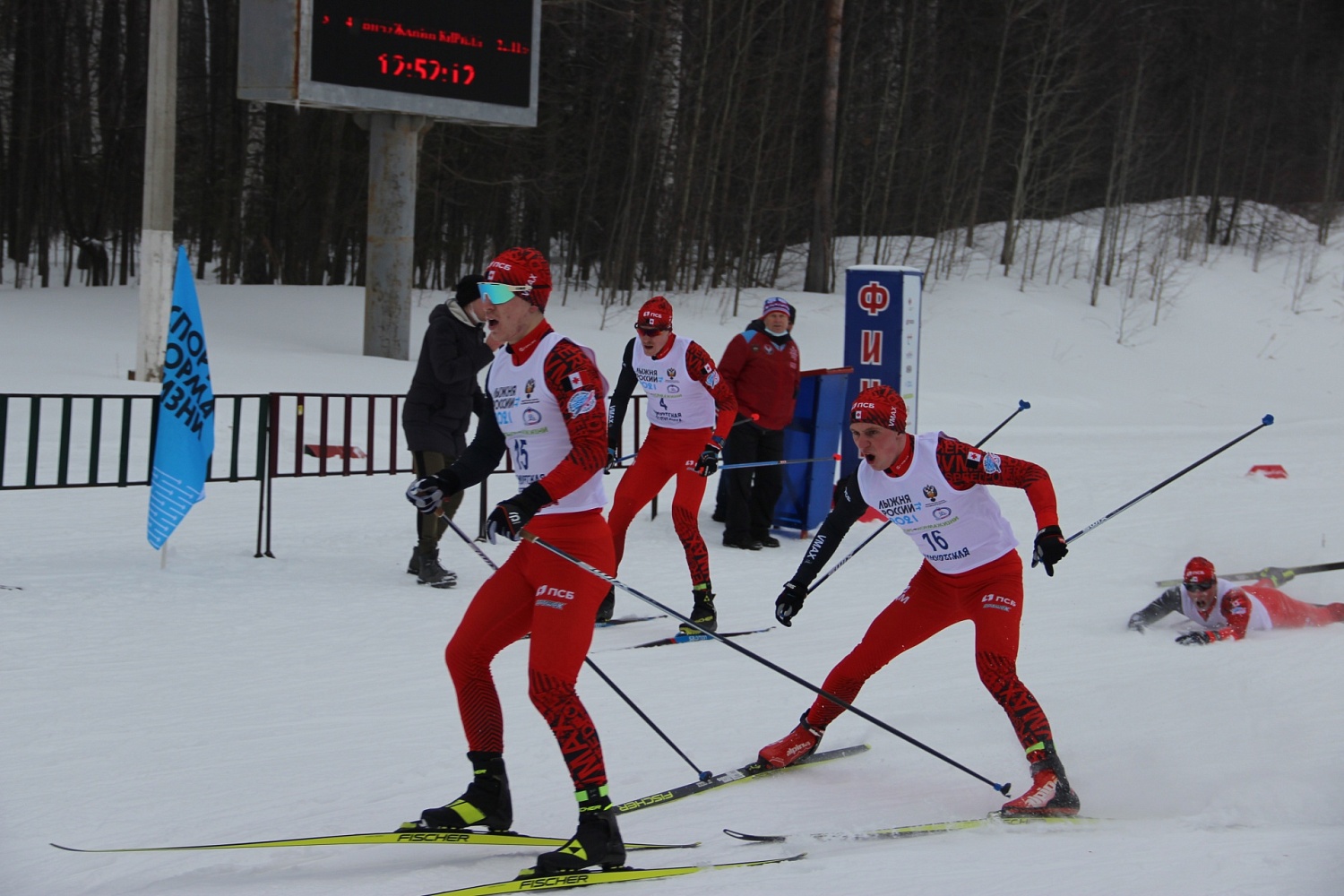 "Лыжня России" в этом году запомнилась нешуточной борьбой в финале у мужчин